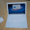Apple macbook white